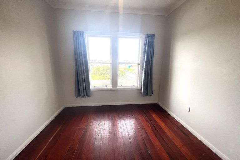 Photo of property in 92 Rolleston Street, Mount Cook, Wellington, 6021