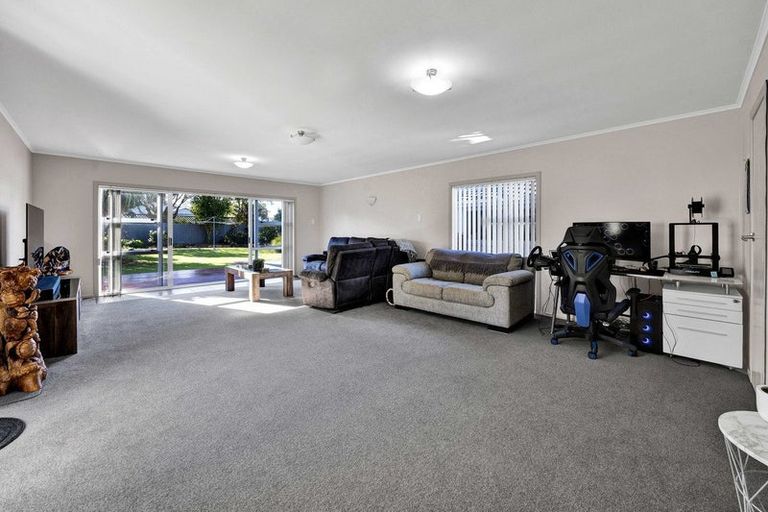 Photo of property in 16 Reid Avenue, Hawera, 4610