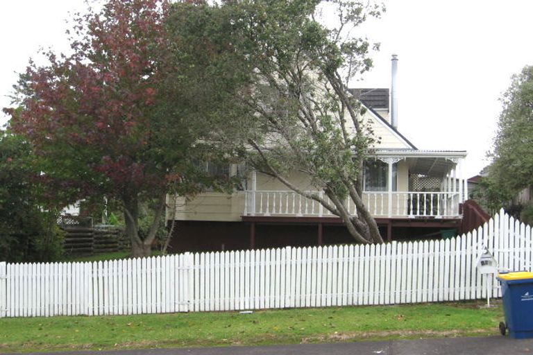 Photo of property in 106 Kemp Road, Massey, Auckland, 0614