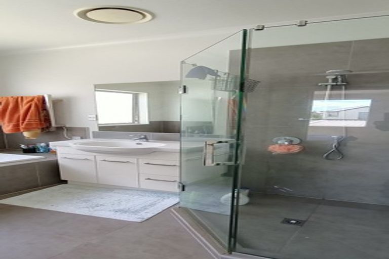 Photo of property in 25 Hakawai Avenue, Takanini, 2112