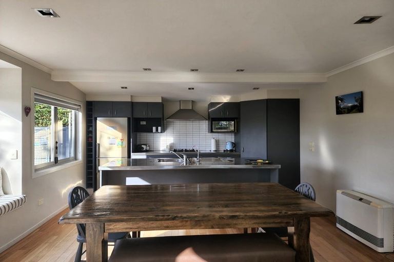 Photo of property in 10 Donnelly Street, Oakura, 4314