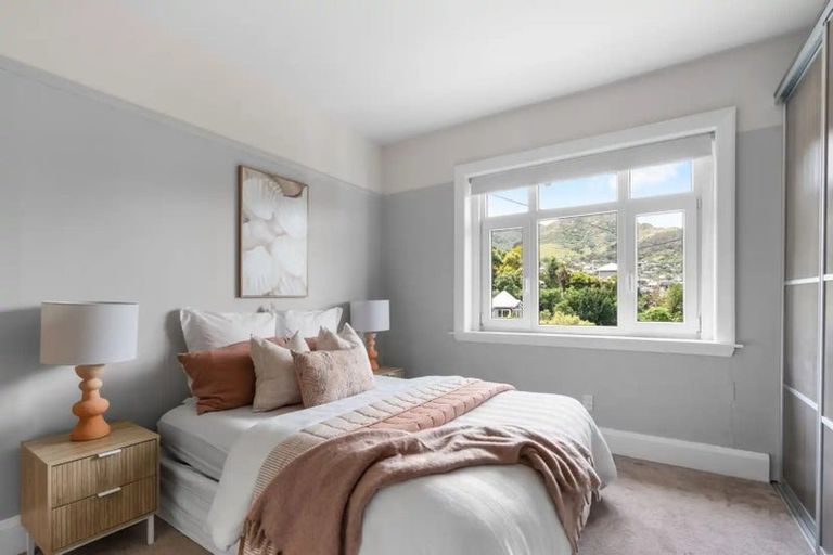 Photo of property in 11 Hawkhurst Road, Lyttelton, 8082