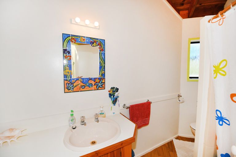 Photo of property in 6 Hillside Crescent, Leigh, 0985