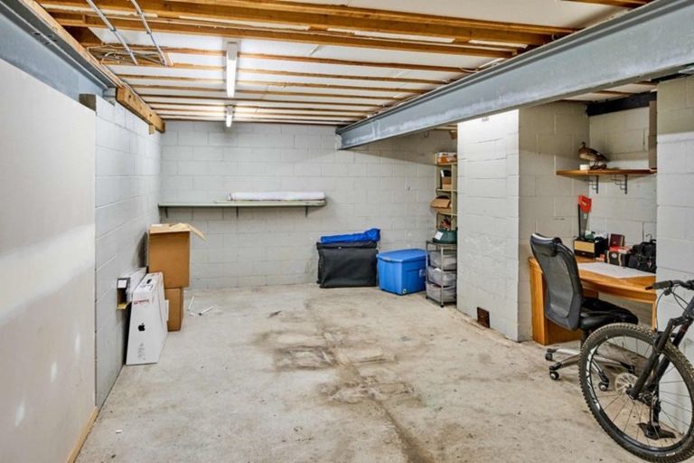 Photo of property in 47 Rona Street, Eastbourne, Lower Hutt, 5013