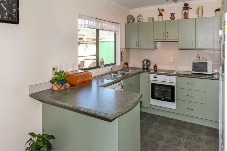 Photo of property in 4 Emmerdale Avenue, Papakura, 2110