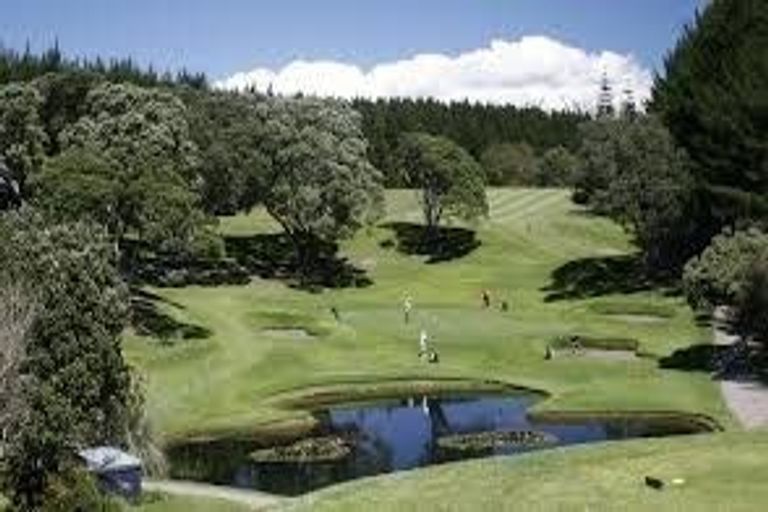 Photo of property in 7 Oakmont Crescent, Waiwhakaiho, New Plymouth, 4312