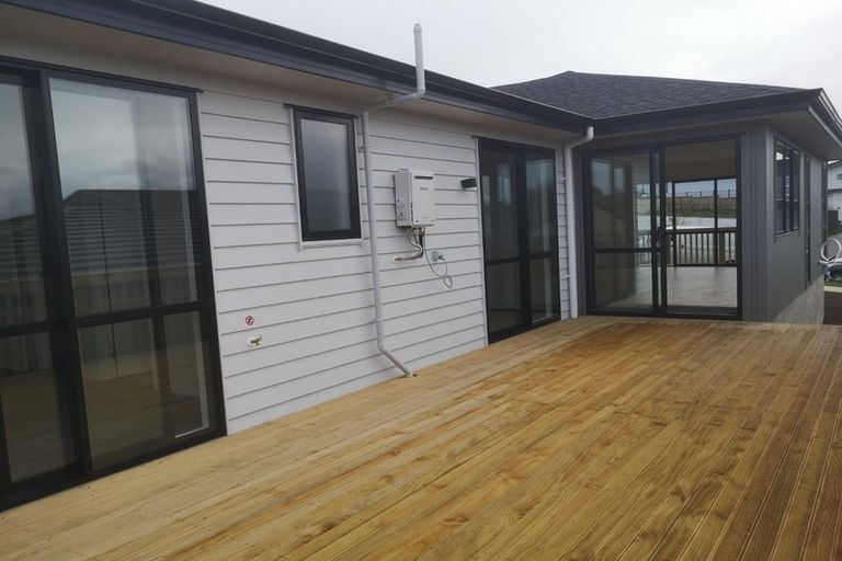 Photo of property in 4 Joseph Kokich Avenue, Swanson, Auckland, 0614