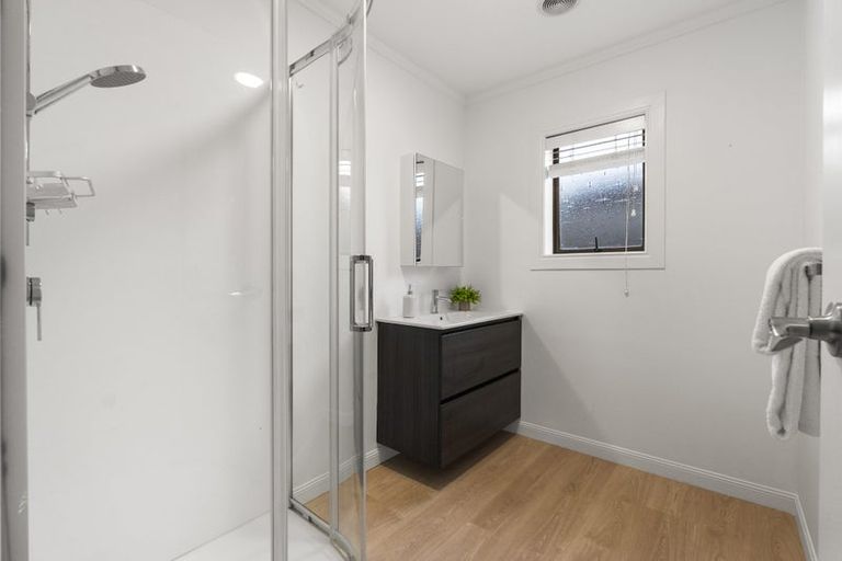 Photo of property in 1/16 Riverside Road, Orewa, 0931