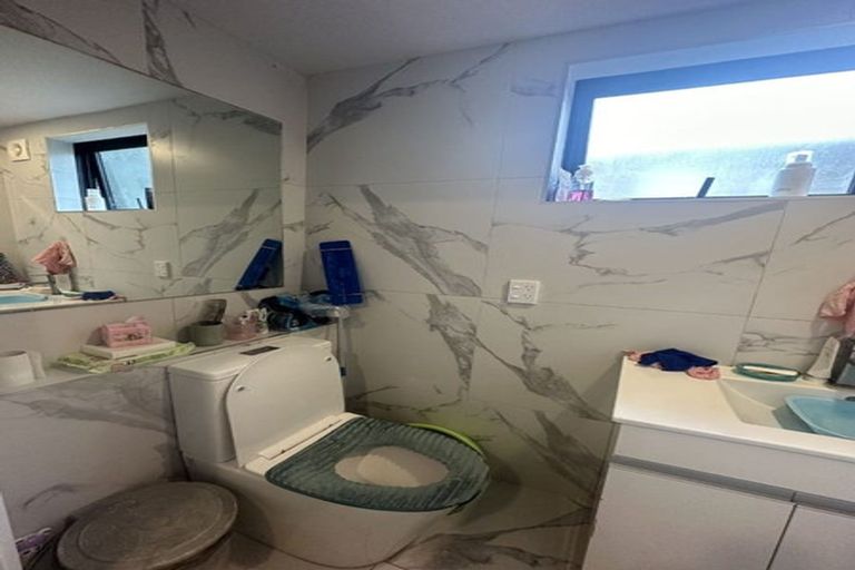 Photo of property in 2/41 College Road, Northcote, Auckland, 0627