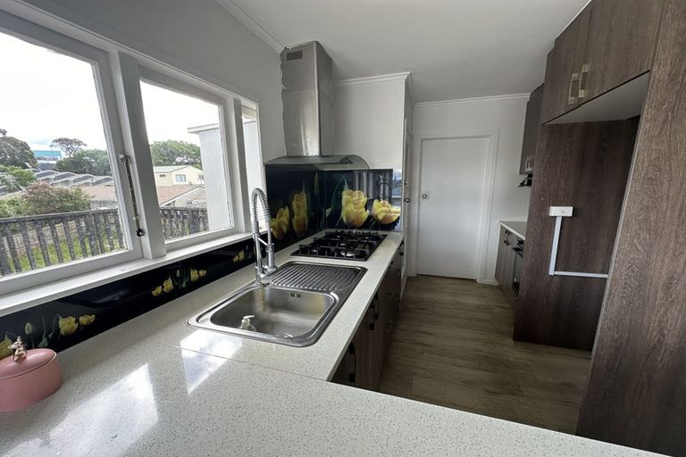 Photo of property in 19 Camelot Place, Glenfield, Auckland, 0629