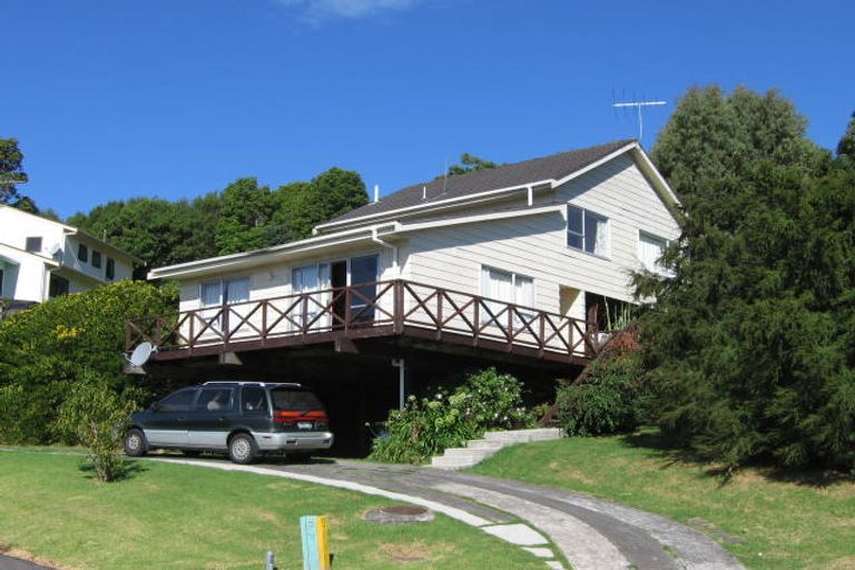 Photo of property in 10 Mistletoe Place, Browns Bay, Auckland, 0630