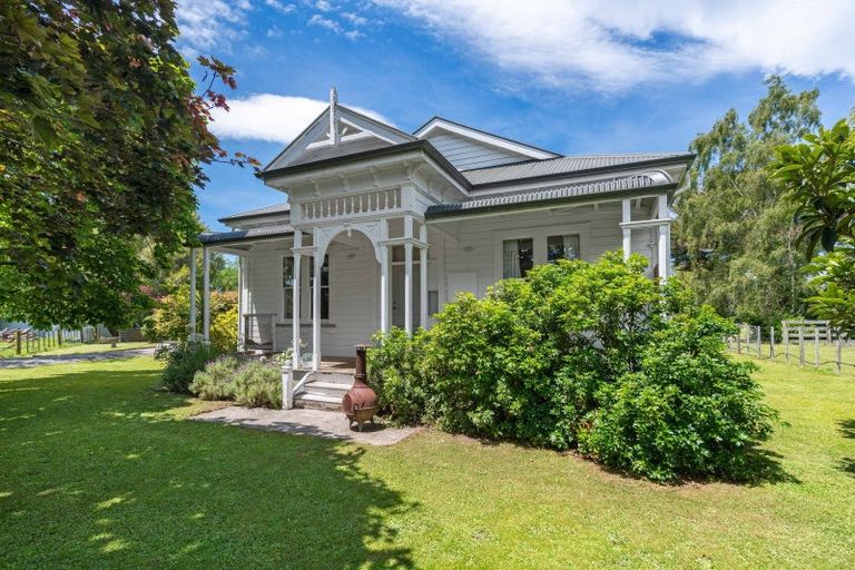 Photo of property in 2566 State Highway 2, Ahikouka, Greytown, 5794