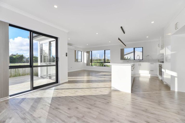 Photo of property in 40 Koroheke Road, Takanini, 2110