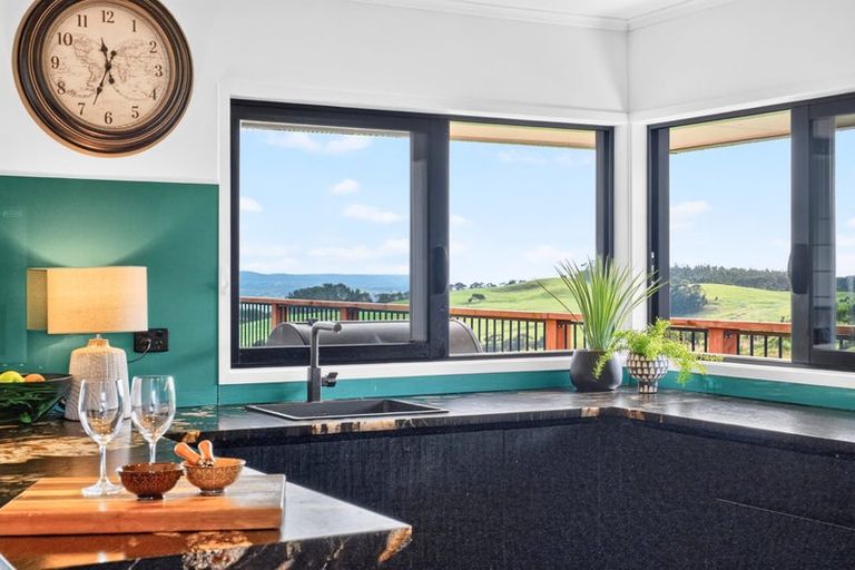 Photo of property in 511 Kiwitahi Road, Helensville, 0875