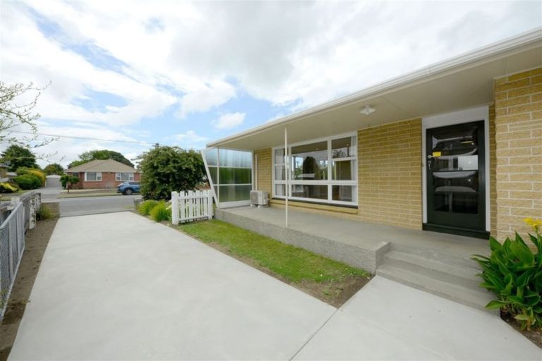 Photo of property in 66 Daniels Road, Redwood, Christchurch, 8051