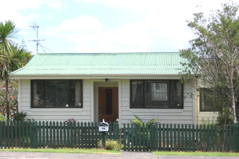 Photo of property in 1/16 Cresta Avenue, Beach Haven, Auckland, 0626