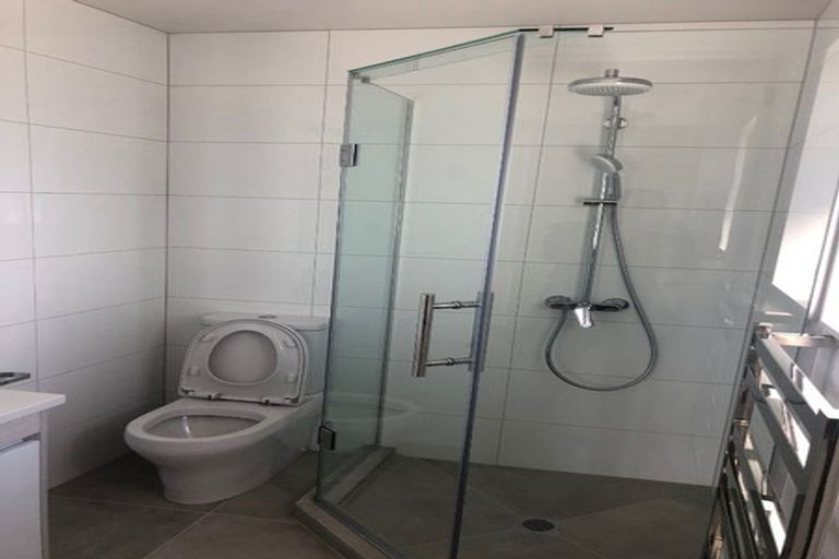 Photo of property in 2 Riroriro Close, Papakura, 2110