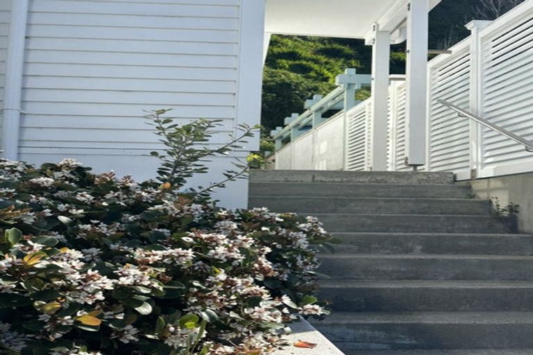 Photo of property in 163 Marine Parade, Seatoun, Wellington, 6022