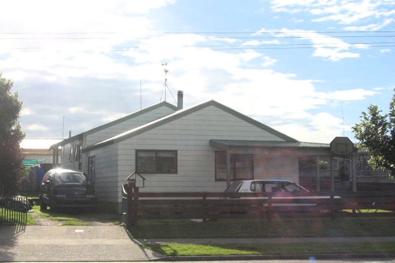 Photo of property in 38 Kaitemako Road, Welcome Bay, Tauranga, 3112