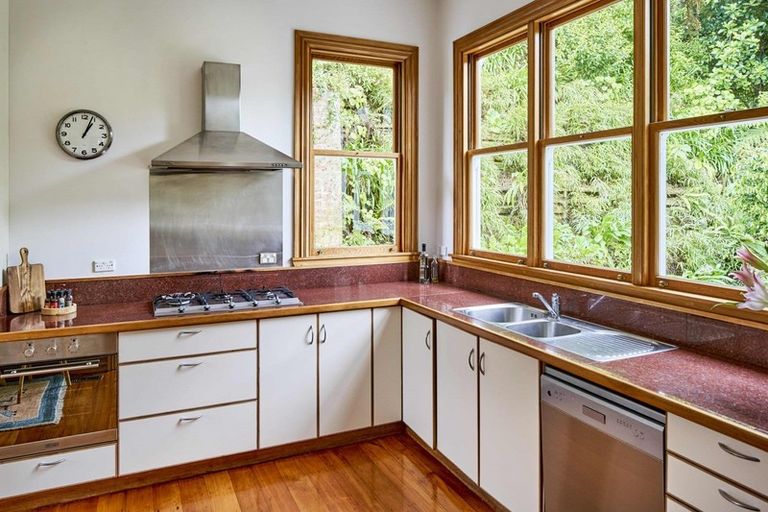 Photo of property in 122 Glenmore Street, Northland, Wellington, 6012