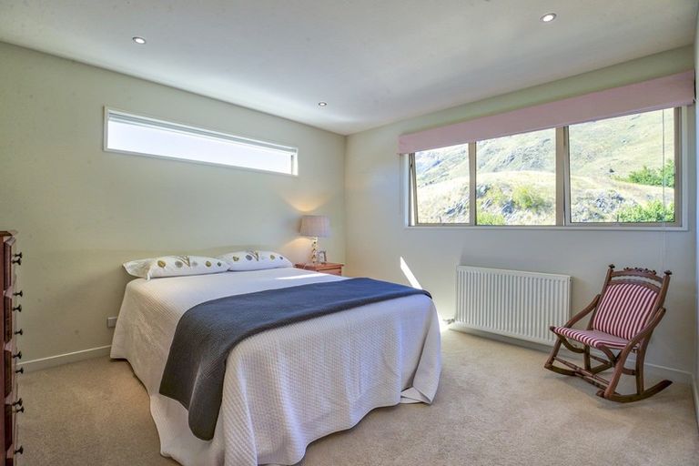 Photo of property in 17 Foxglove Heights, Wanaka, 9305