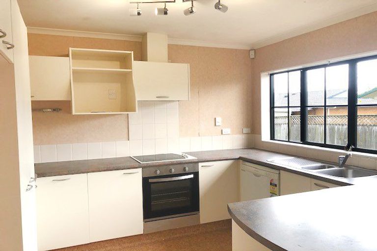 Photo of property in 8 Cottesmore Place, Huntington Park, Auckland, 2013