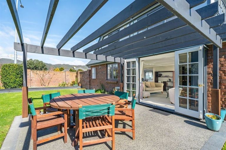 Photo of property in 33 Saint Columbans Grove, Boulcott, Lower Hutt, 5010