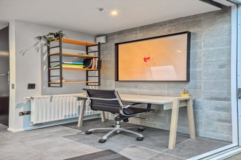 Photo of property in 64a Orangi Kaupapa Road, Northland, Wellington, 6012