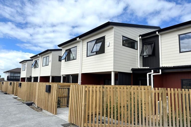 Photo of property in 56d Cyclamen Road, Mangere, Auckland, 2022