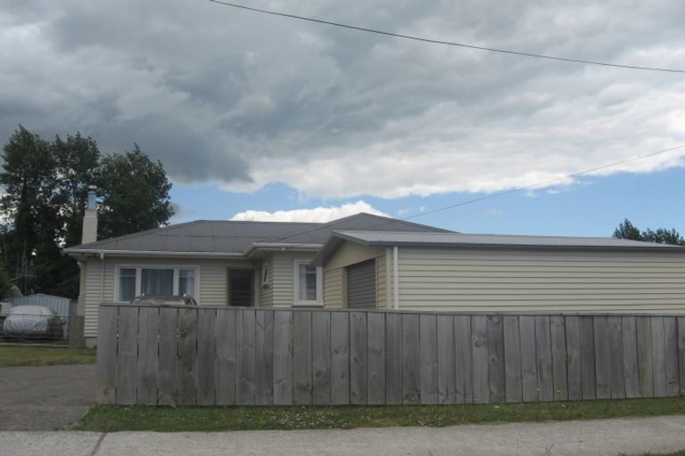 Photo of property in 12 Seddon Street, Te Puke, 3119