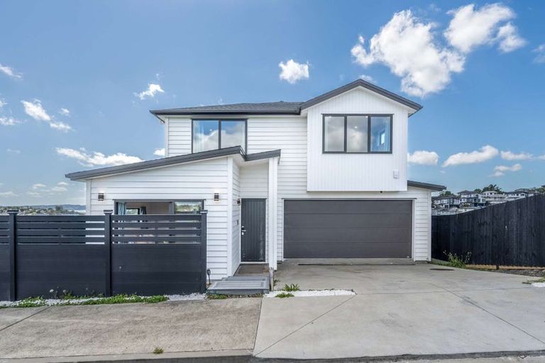 Photo of property in 33 Baumea Rise, Massey, Auckland, 0614