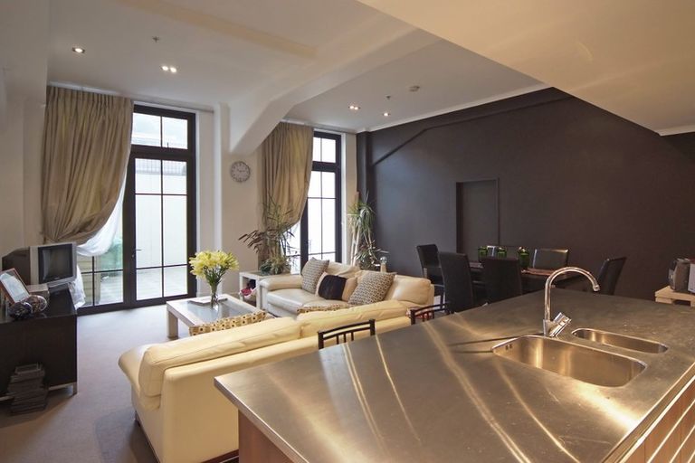 Photo of property in Augusta Apartments, 10/254 Willis Street, Te Aro, Wellington, 6011