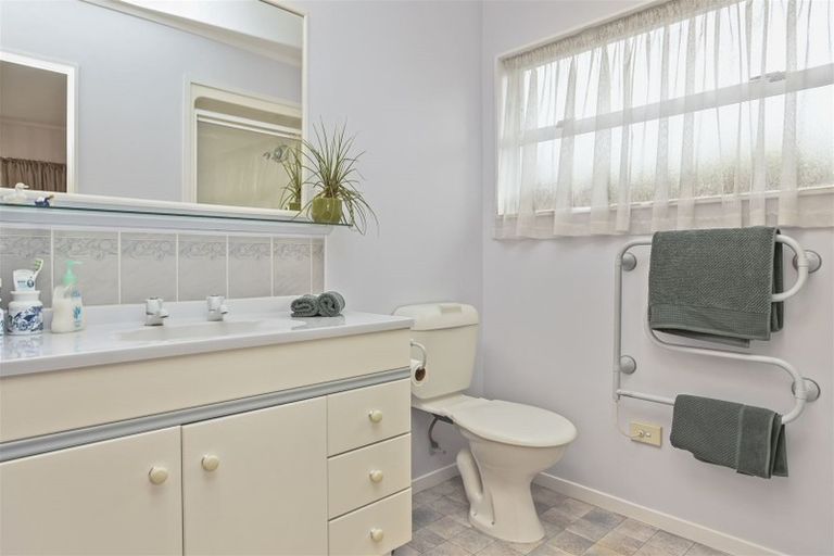 Photo of property in 33b Kirby Street, Glendene, Auckland, 0602