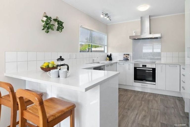 Photo of property in 1/278 Birkdale Road, Birkdale, Auckland, 0626