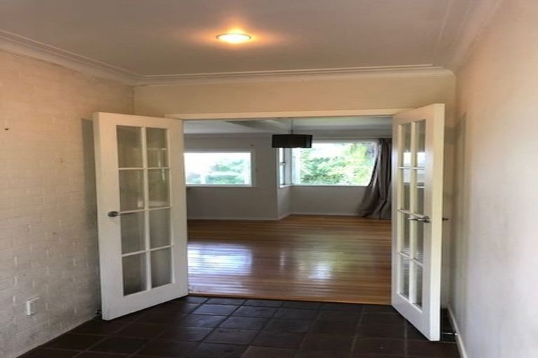 Photo of property in 31 Awaroa Road, Sunnyvale, Auckland, 0612