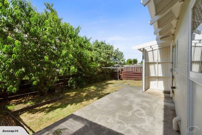 Photo of property in 2/10 Park Estate Road, Rosehill, Papakura, 2113