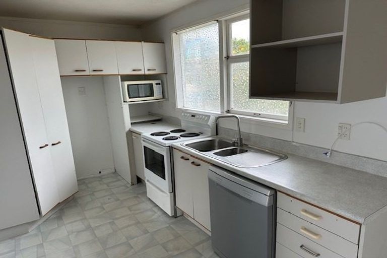 Photo of property in 33 Lincoln Park Avenue, Massey, Auckland, 0614