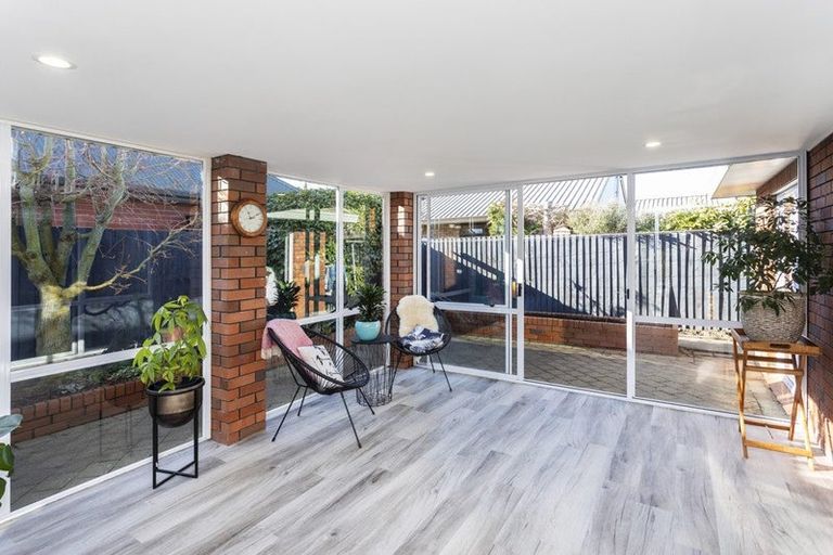 Photo of property in 2/3 Inglewood Place, Avonhead, Christchurch, 8042