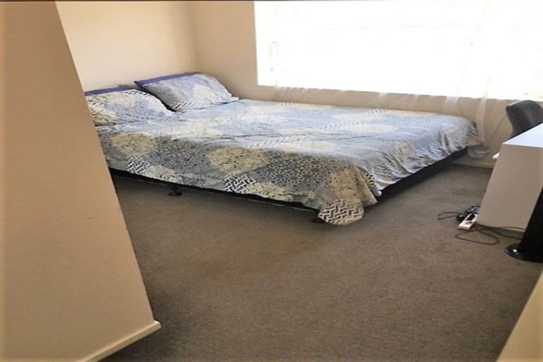 Photo of property in 1a Thomas Rea Place, Te Atatu South, Auckland, 0610