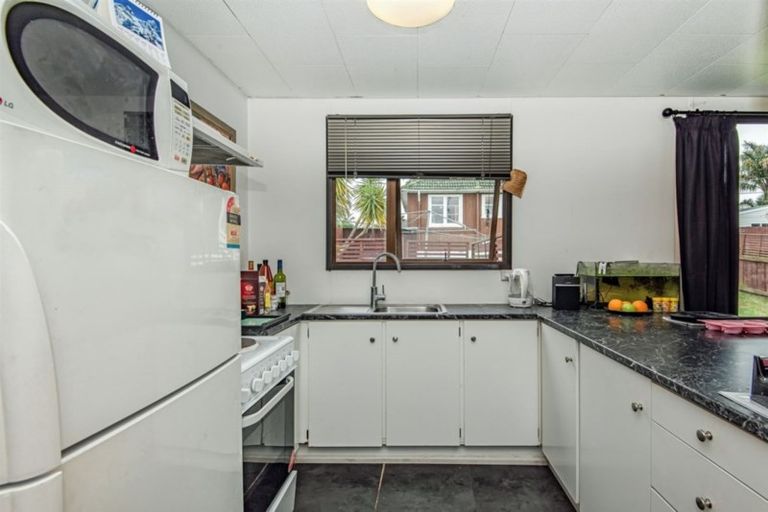 Photo of property in 46 Philomel Crescent, Bayswater, Auckland, 0622