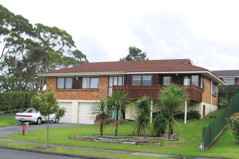 Photo of property in 8 Lexington Drive, Botany Downs, Auckland, 2010