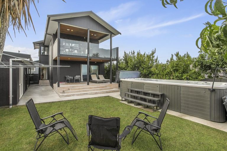 Photo of property in 18 House Avenue, Mangere Bridge, Auckland, 2022