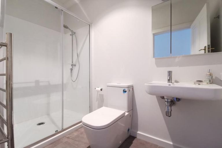 Photo of property in 76 Roxburgh Street, Mount Victoria, Wellington, 6011