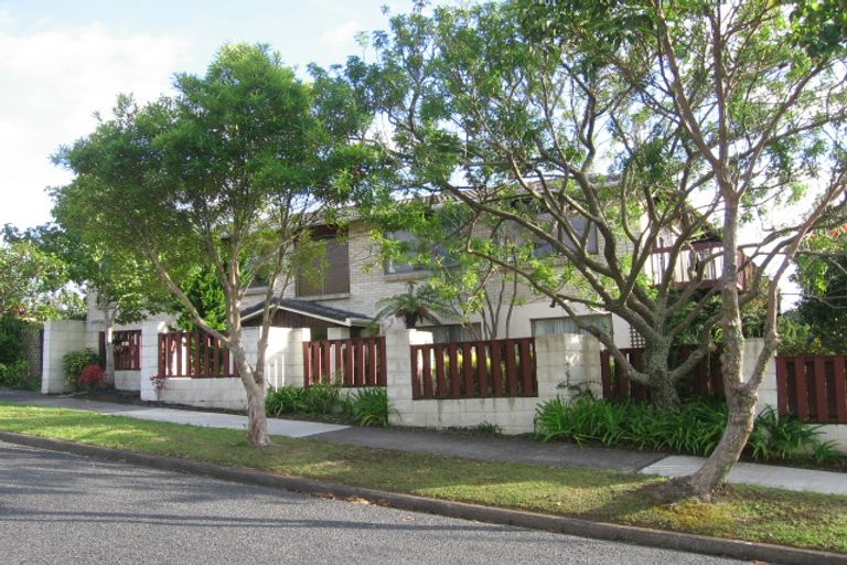 Photo of property in 14 Portsea Place, Chatswood, Auckland, 0626