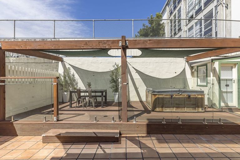 Photo of property in 25 Hawkestone Street, Thorndon, Wellington, 6011