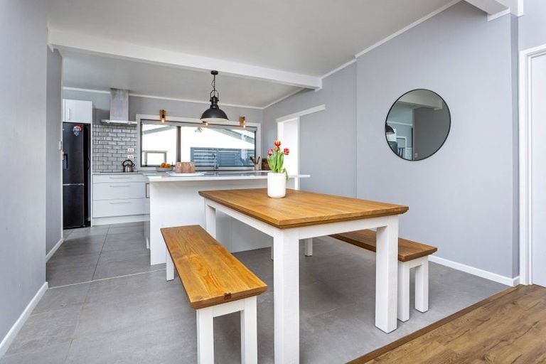 Photo of property in 2/7 Eskdale Road, Birkdale, Auckland, 0626