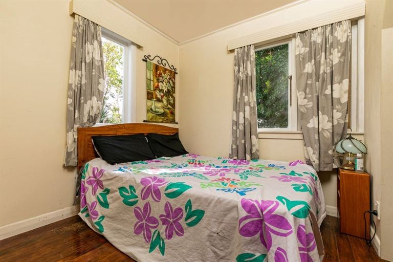 Photo of property in 117 Te Atatu Road, Te Atatu South, Auckland, 0610