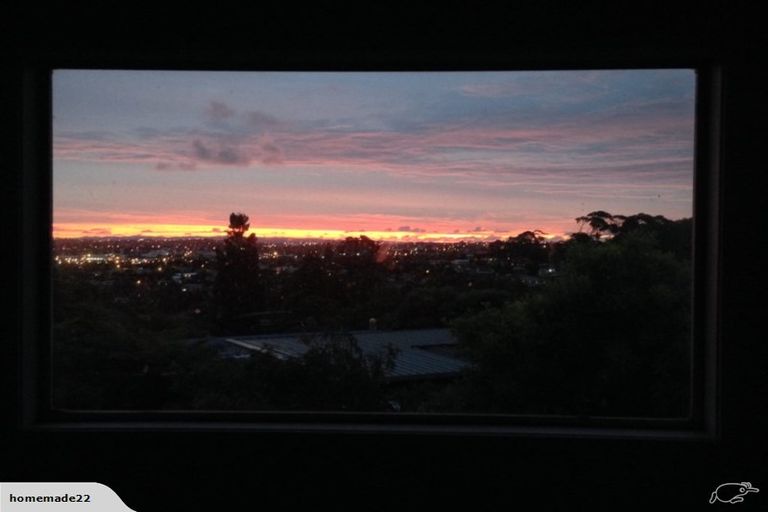 Photo of property in 2/218 East Coast Road, Forrest Hill, Auckland, 0620