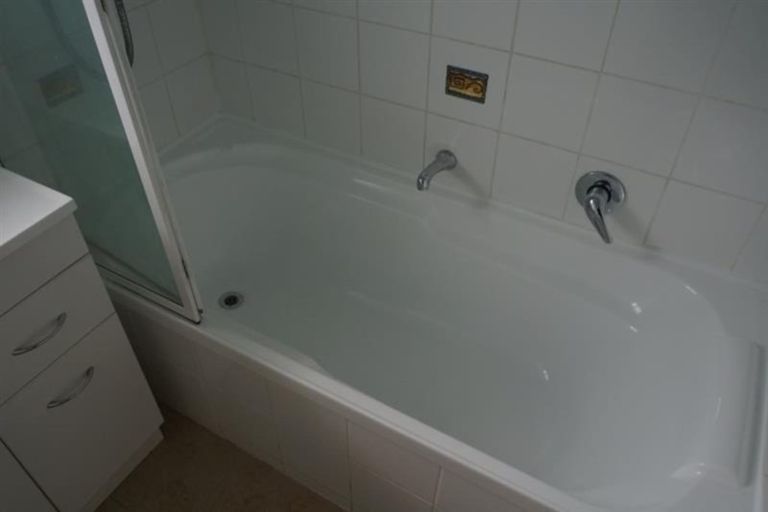 Photo of property in 61 Harrington Road, Henderson, Auckland, 0610