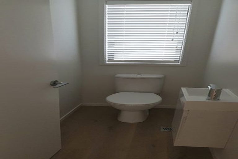 Photo of property in 2 Patariki Way, Beach Haven, Auckland, 0626